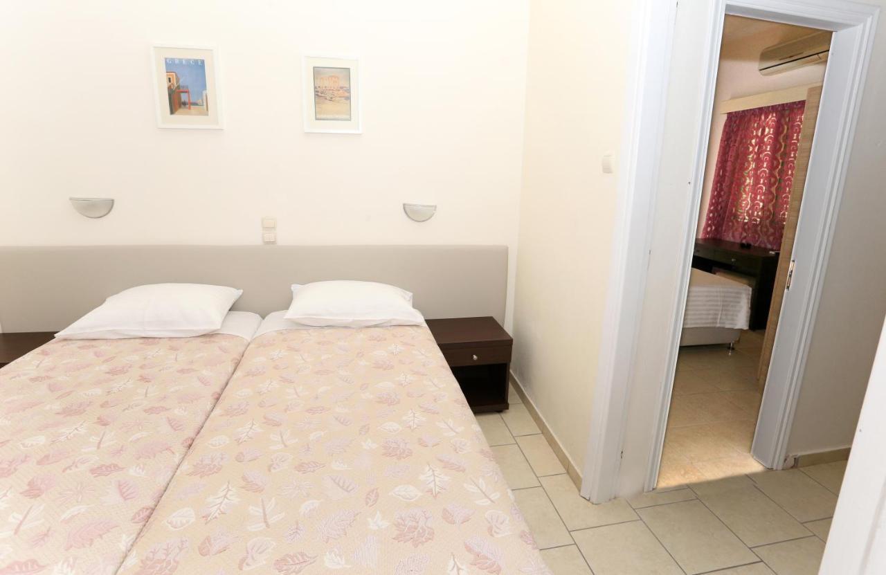 Hotel Karyatides Agia Marina  المظهر الخارجي الصورة
