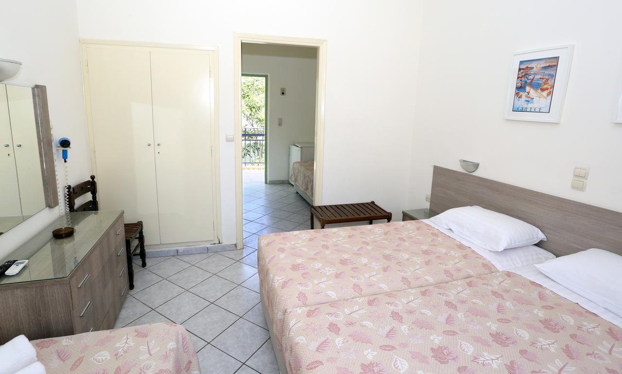 Hotel Karyatides Agia Marina  المظهر الخارجي الصورة