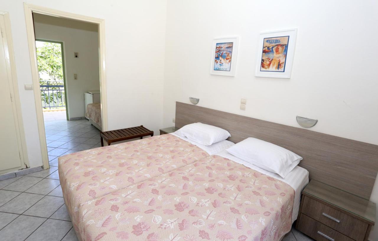 Hotel Karyatides Agia Marina  المظهر الخارجي الصورة