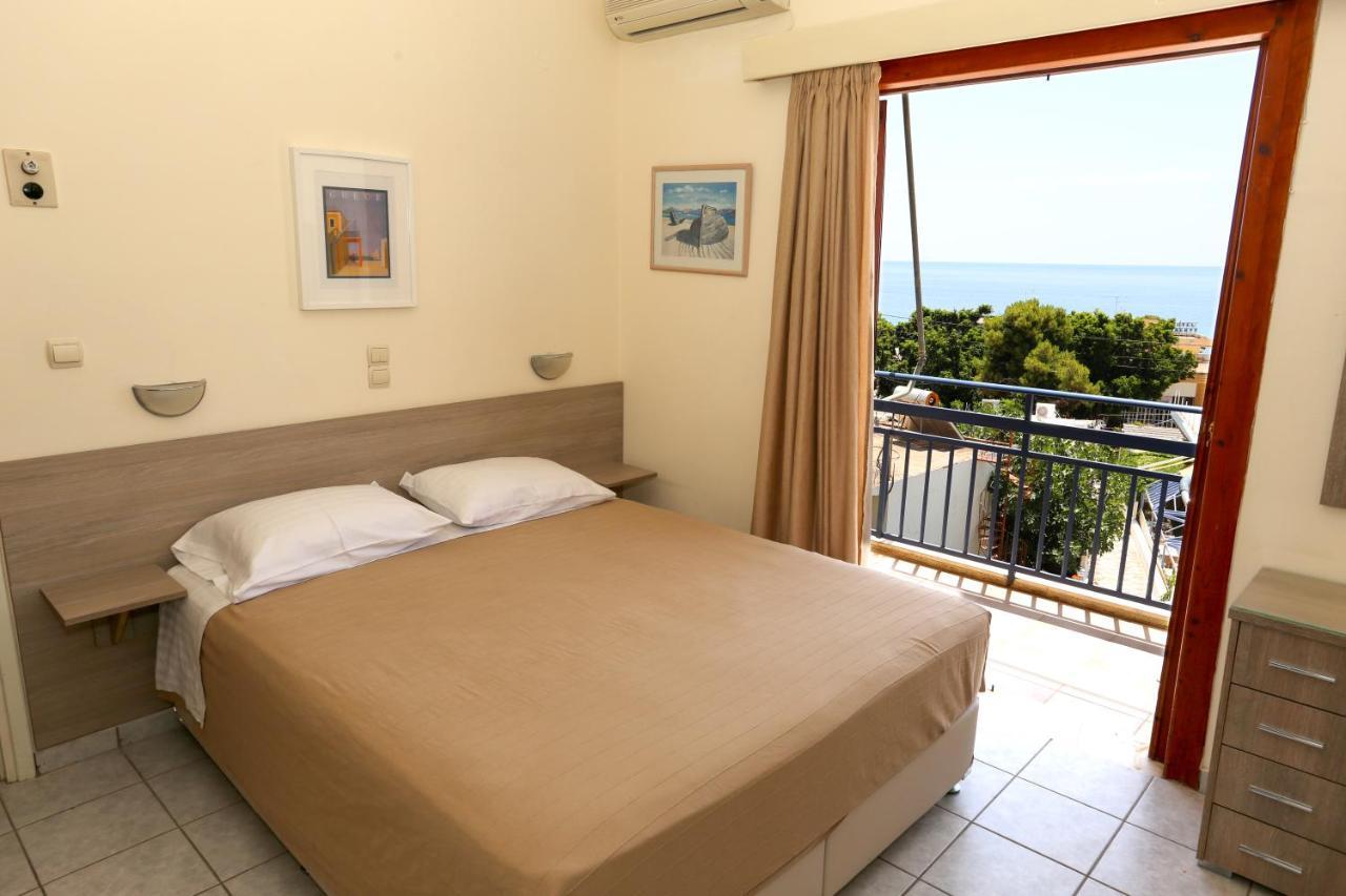 Hotel Karyatides Agia Marina  المظهر الخارجي الصورة