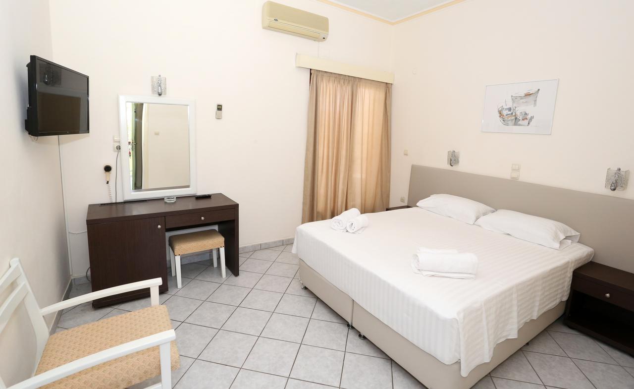 Hotel Karyatides Agia Marina  المظهر الخارجي الصورة
