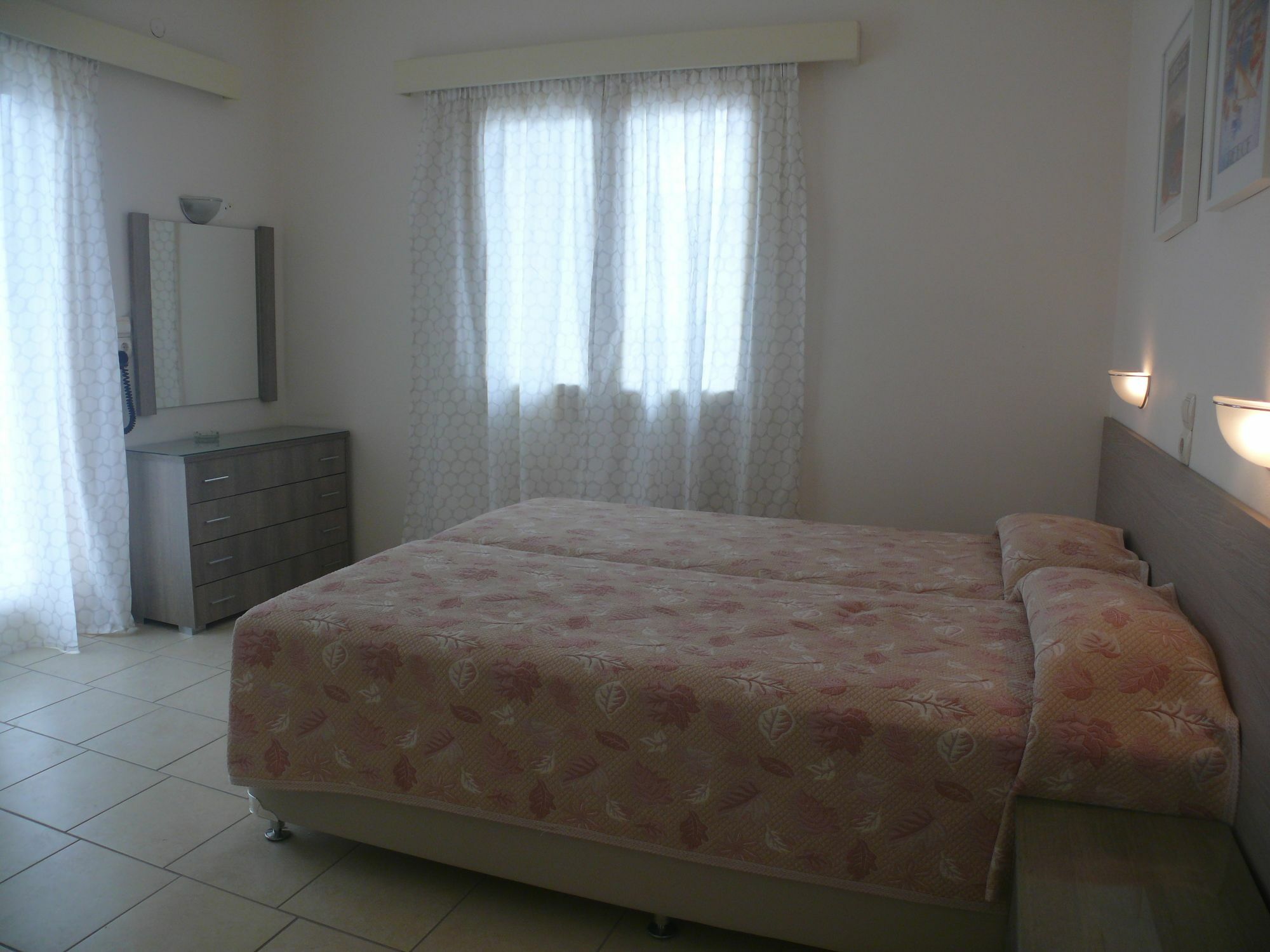 Hotel Karyatides Agia Marina  المظهر الخارجي الصورة