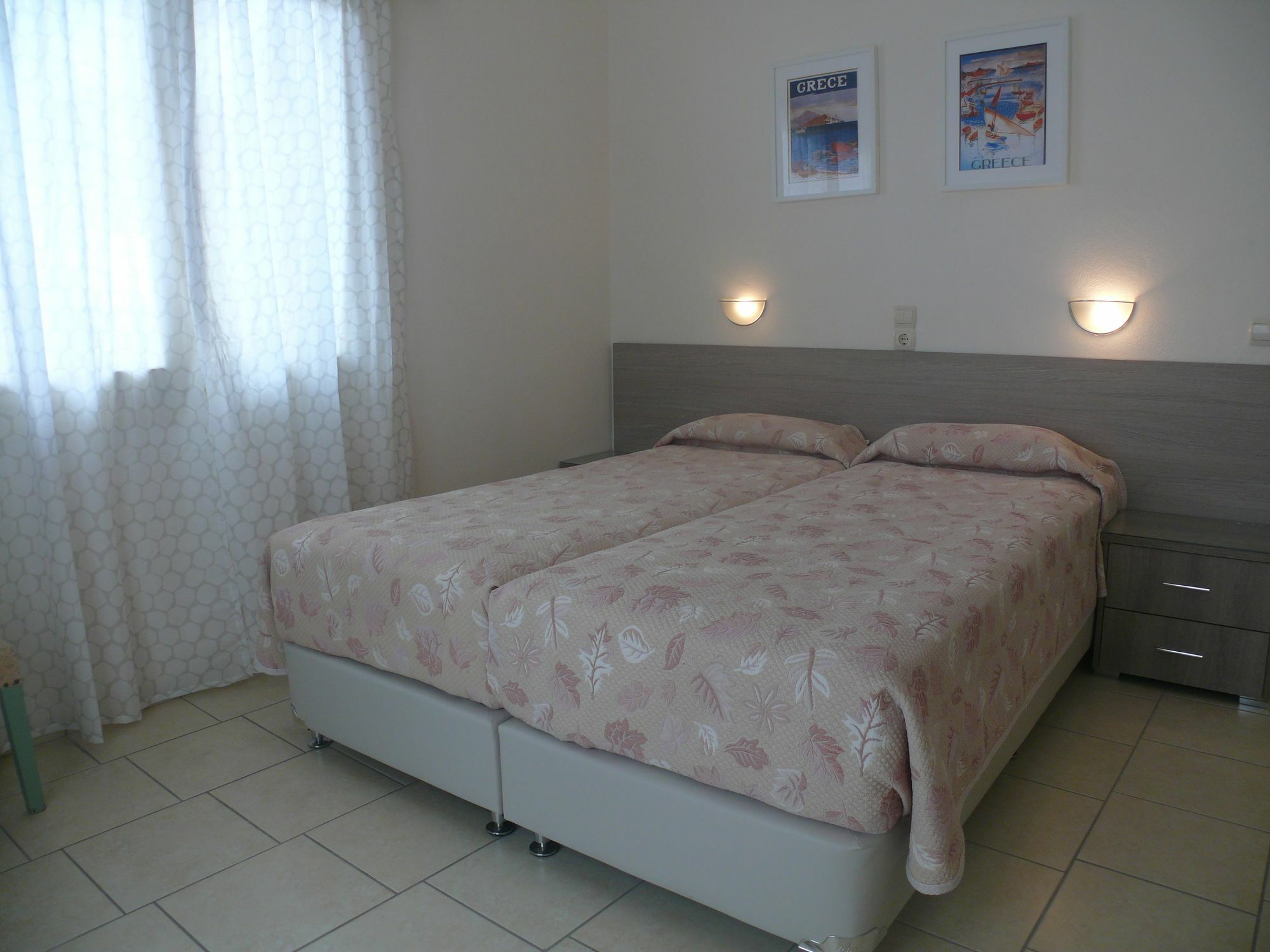 Hotel Karyatides Agia Marina  المظهر الخارجي الصورة