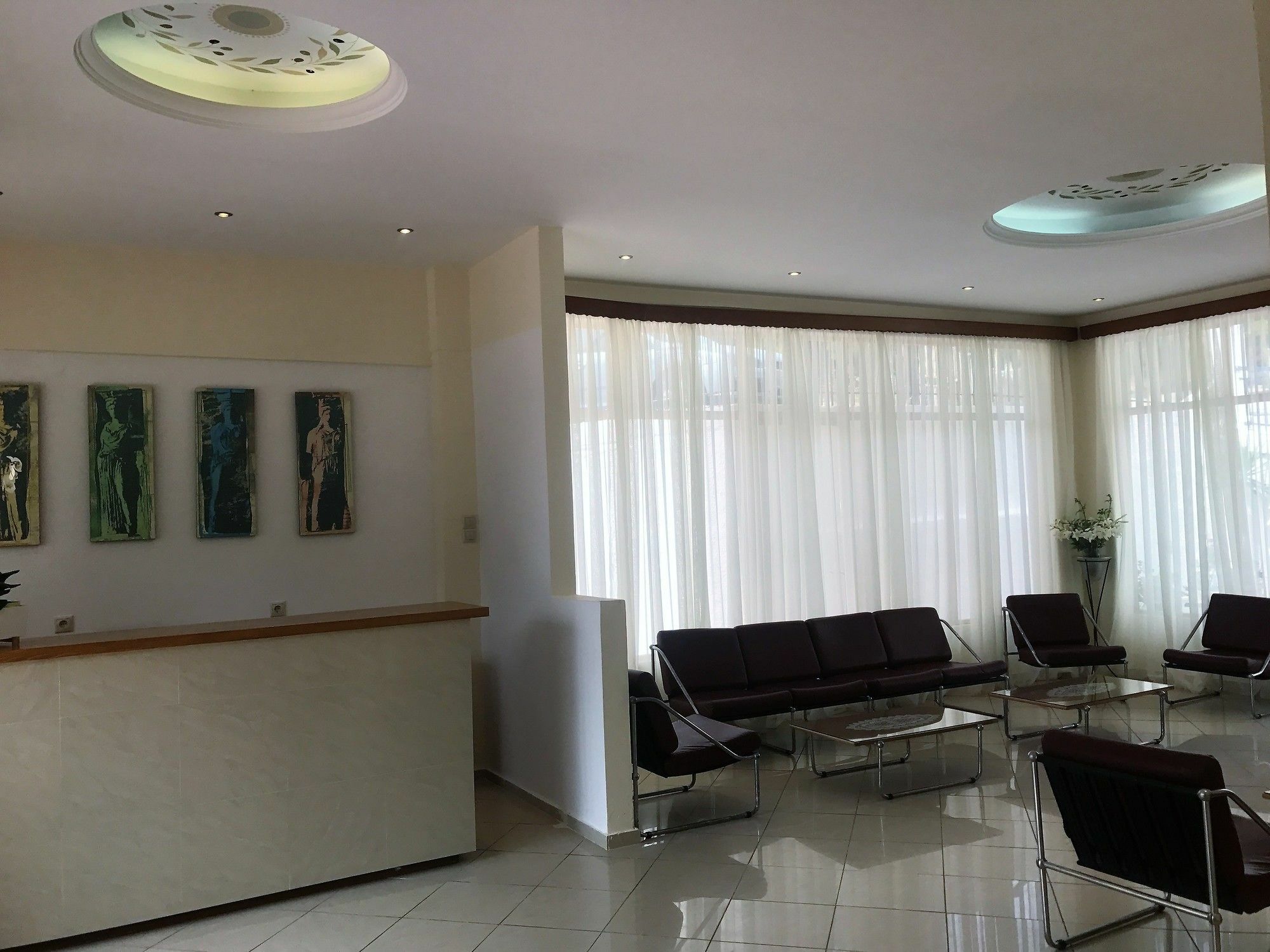 Hotel Karyatides Agia Marina  المظهر الخارجي الصورة