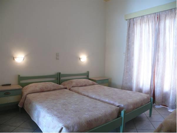 Hotel Karyatides Agia Marina  المظهر الخارجي الصورة